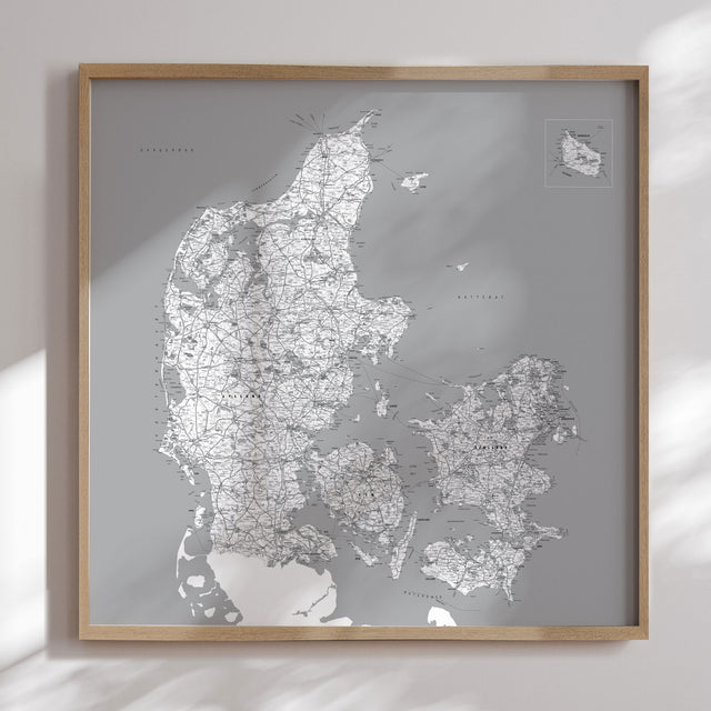 Danmarkskort i egetræsramme - Grey - Plakat - Incado